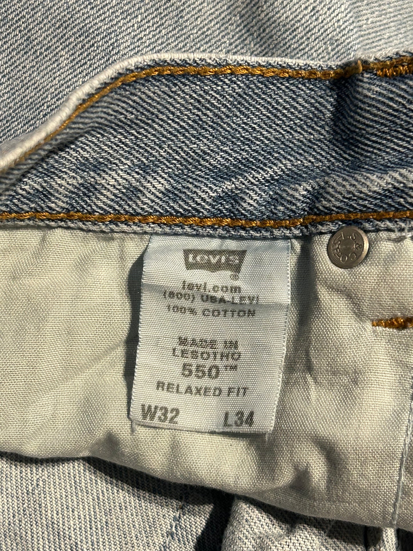 Vintage Light Wash Levis 550s relaxed W32 L34